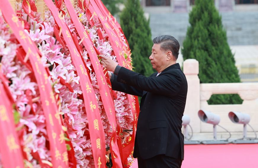 习近平等党和国家领导人出席烈士纪念日向人民英雄敬献花篮仪式